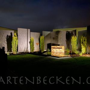 Gartenbecken bei Nacht 049